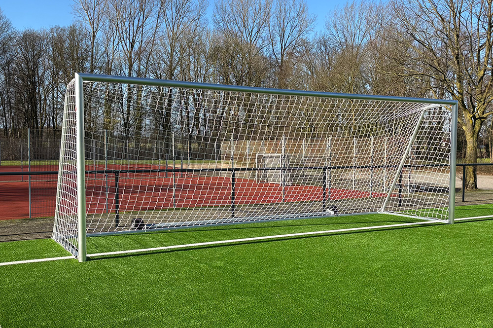 [SCH26SAFE231-00SAFERAD] Trainingstor 7,32x2,44 m vollverschweißt PlayerSafe Goal PSG (mit Räder ohne Gewichte)